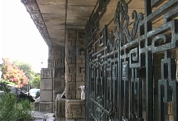 Click to enlarge Ennis-Brown House gates, Photo (c) Gnomus, Nov 2001