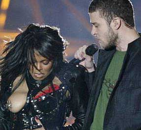 Justin Timberlake reveals Janet Jackson's breast at the Superbowl 2004